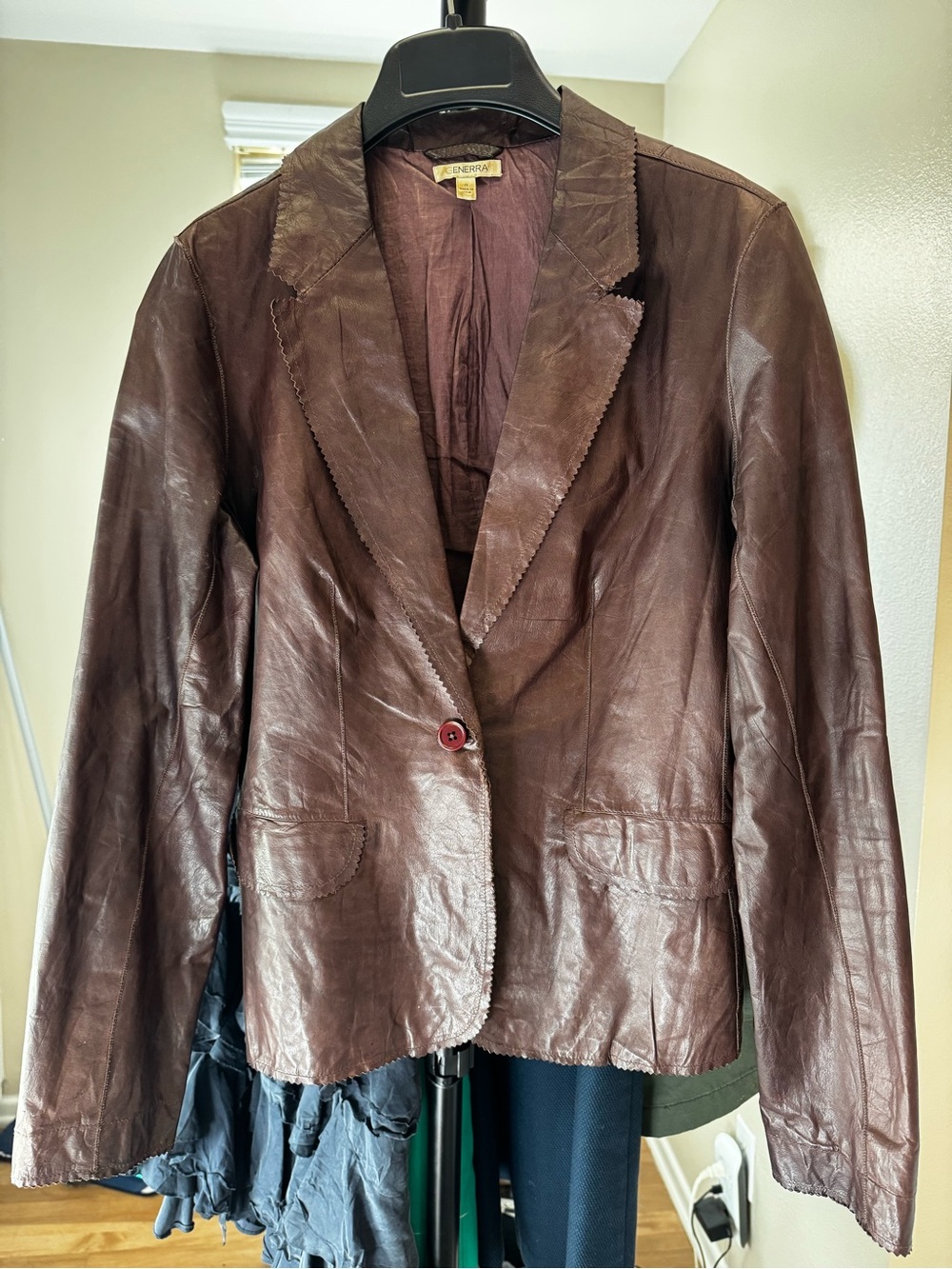 Vintage-Style Generra Women's Brown Leather Blazer - Pinked edges